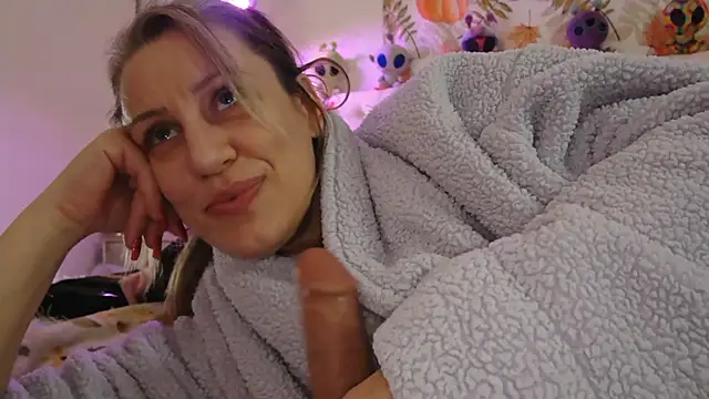 Snapshot of VegasDani chatting on 8, 11, 2025 VegasDani online show from 8, 11, 2025