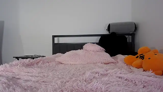 QueenLolaX online show from 18, 6, 2026