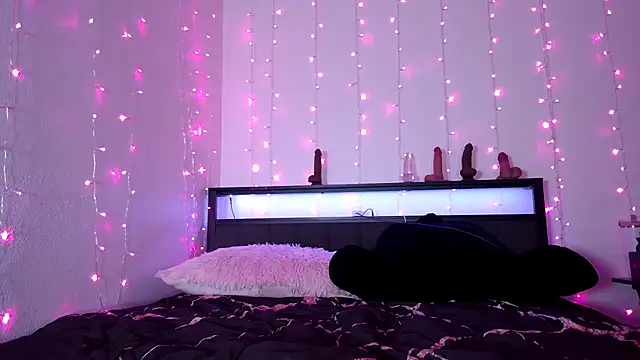 QueenLolaX online show from 27, 7, 2026