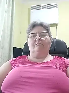 Snapshot of AlenushkaGold chatting on 2, 10, 2025 AlenushkaGold online show from 2, 10, 2025