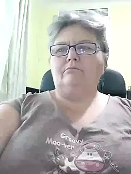 Snapshot of AlenushkaGold chatting on 17, 10, 2025 AlenushkaGold online show from 17, 10, 2025