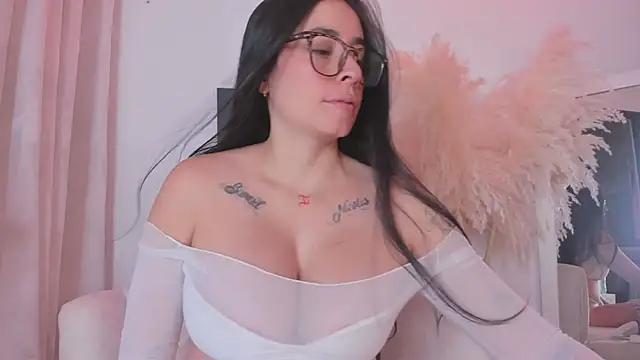 msschloee  online show from 17, 6, 2026