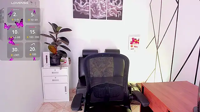 Snapshot of Megan_Do_Santos chatting on 4, 11, 2025 Megan Do Santos online show from 4, 11, 2025