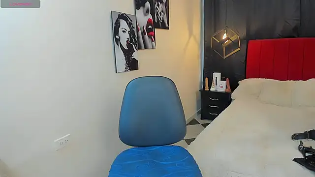 Megan Do Santos online show from 8, 2, 2025