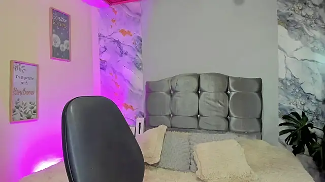 Megan Do Santos online show from 4, 2, 2026