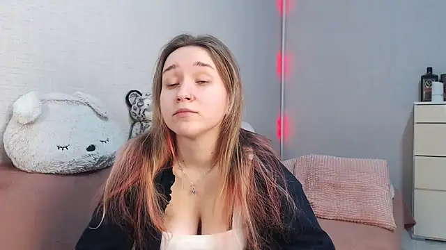 lovely hayley online show from 12, 2, 2026