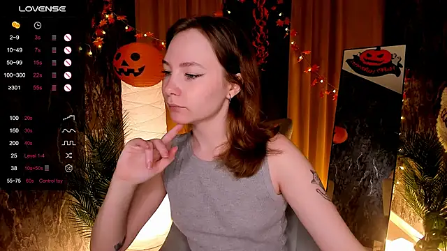 Snapshot of LanaBlu_ chatting on 23, 10, 2025 LanaBlu online show from 23, 10, 2025