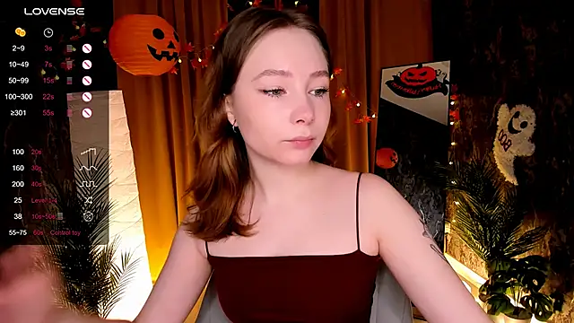 Snapshot of LanaBlu_ chatting on 2, 11, 2025 LanaBlu online show from 2, 11, 2025