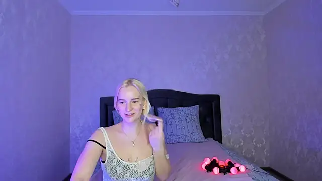 Snapshot of Amanda054 chatting on 4, 3, 2025 Amanda054 online show from 4, 3, 2025