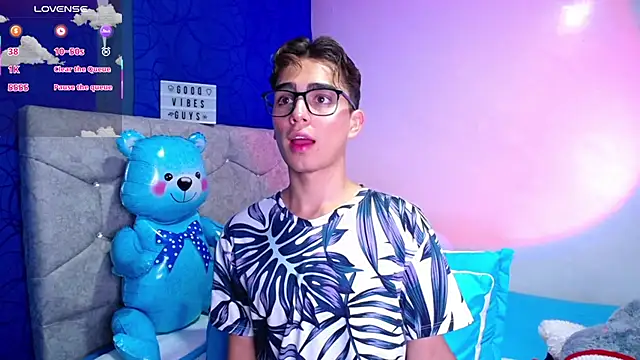 OwenBluee online show from 25, 2, 2025