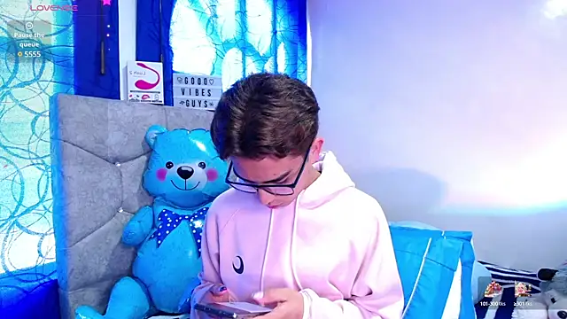 OwenBluee online show from 28, 1, 2025