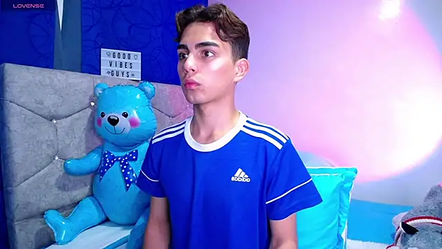 OwenBluee online show from 26, 2, 2025