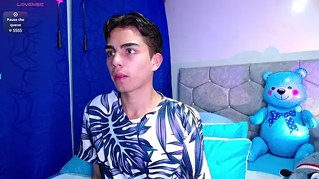 OwenBluee online show from 3, 2, 2025
