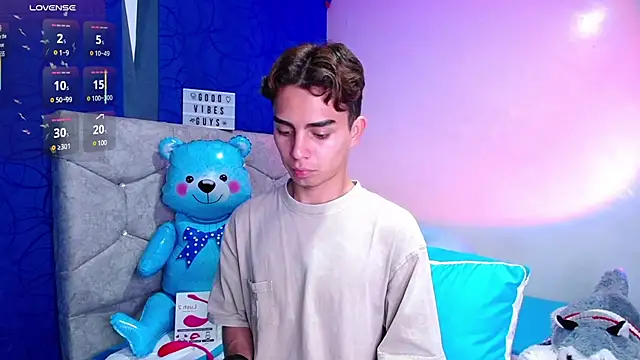 OwenBluee online show from 1, 3, 2025
