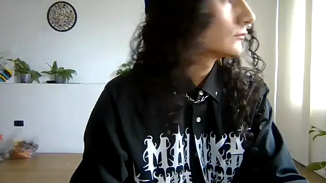 Snapshot of Zafiro_subversiva chatting on 12, 9, 2025 Zafiro subversiva online show from 12, 9, 2025