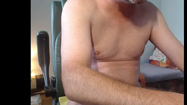 Snapshot of tuttiluss44 chatting on 16, 5, 2026 tuttiluss44 online show from 16, 5, 2026