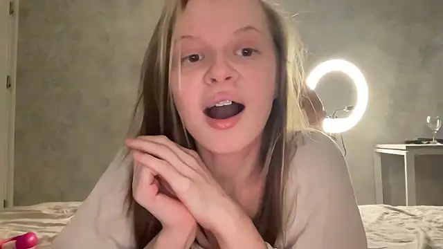 Snapshot of wrenlie chatting on 3, 6, 2026 wrenlie online show from 3, 6, 2026