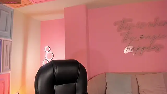 ValeriaRiveraX online show from 20, 10, 2025