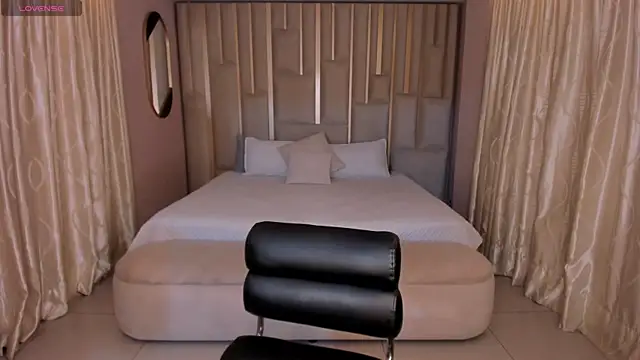 MariaHerrera  online show from 15, 12, 2025