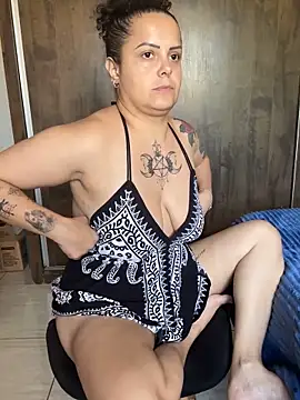 Snapshot of Hotbucet chatting on 22, 2, 2025 Hotbucet online show from 22, 2, 2025