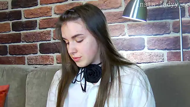 Sofia Hugs online show from 13, 11, 2025