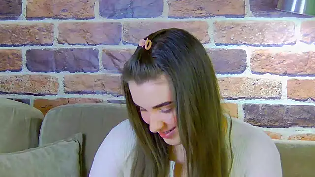 Snapshot of Sofia_Hugs chatting on 9, 5, 2026 Sofia Hugs online show from 9, 5, 2026