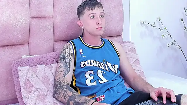 Dylanwhite23  online show from 24, 2, 2025