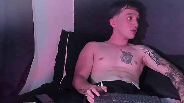 Dylanwhite23  online show from 11, 10, 2025