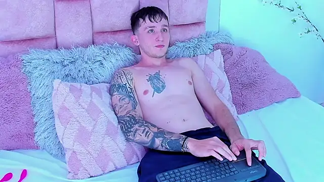 Dylanwhite23  online show from 28, 1, 2025