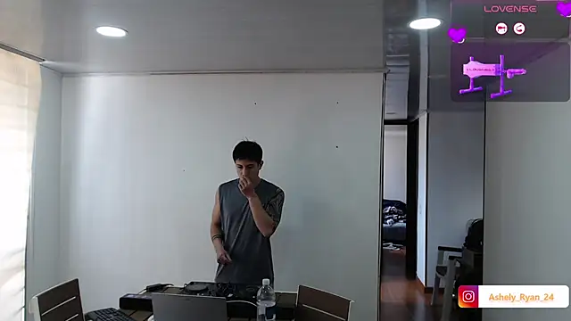 Snapshot of ashely_ryan24 chatting on 14, 11, 2025 ashely ryan24 online show from 14, 11, 2025