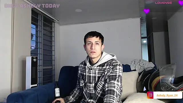 Snapshot of ashely_ryan24 chatting on 11, 11, 2025 ashely ryan24 online show from 11, 11, 2025