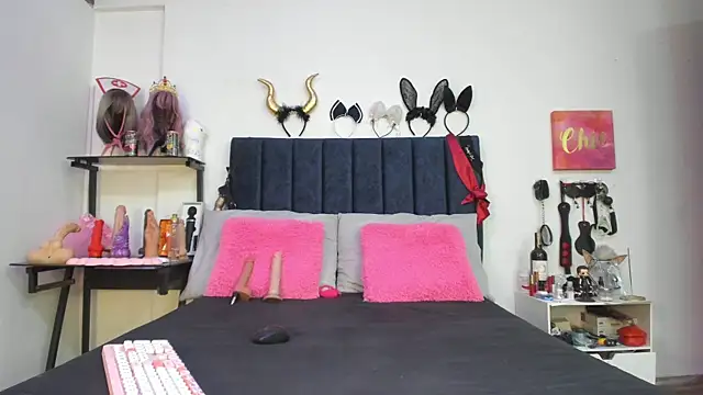 Snapshot of emmily_giraldo chatting on 8, 11, 2025 emmily giraldo online show from 8, 11, 2025