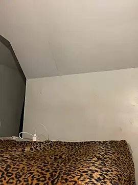 AUNYXXX online show from 8, 3, 2025