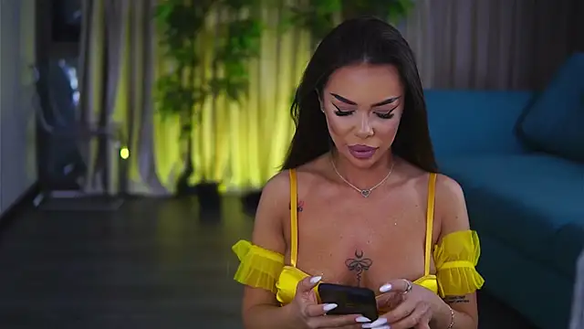 MissKiarra online show from 1, 3, 2025