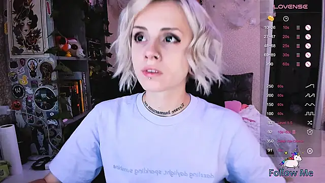 NaniMoore online show from 15, 10, 2025