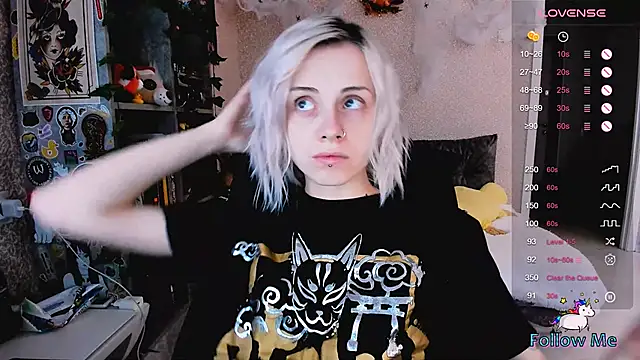 NaniMoore online show from 12, 10, 2025