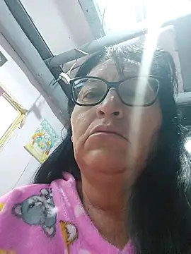 Snapshot of clarita_01 chatting on 4, 7, 2026 clarita 01 online show from 4, 7, 2026