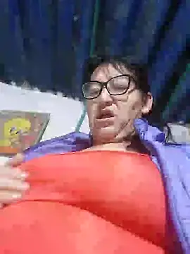 Snapshot of clarita_01 chatting on 8, 7, 2026 clarita 01 online show from 8, 7, 2026