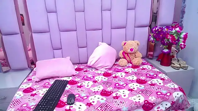 Emmily Walker online show from 28, 3, 2026