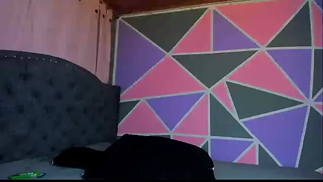 Emmily Walker online show from 25, 4, 2026