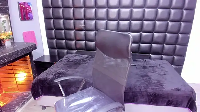 Emmily Walker online show from 13, 3, 2026