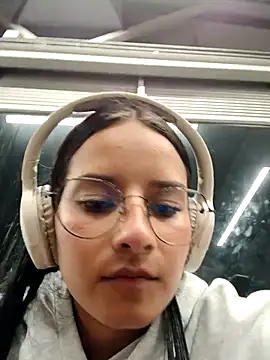 Snapshot of _vaness chatting on 14, 4, 2026 vaness online show from 14, 4, 2026