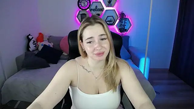 SabrinViolet online show from 12, 11, 2025