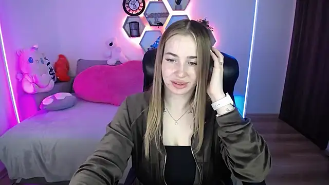Snapshot of SabrinViolet chatting on 9, 5, 2026 SabrinViolet online show from 9, 5, 2026