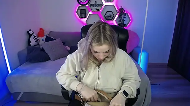 SabrinViolet online show from 5, 11, 2025