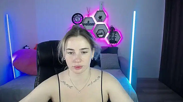 SabrinViolet online show from 8, 10, 2025