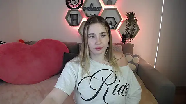 SabrinViolet online show from 20, 7, 2026