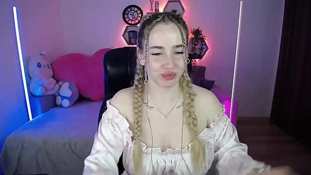 Snapshot of SabrinViolet chatting on 17, 5, 2026 SabrinViolet online show from 17, 5, 2026
