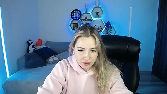 SabrinViolet online show from 4, 11, 2025