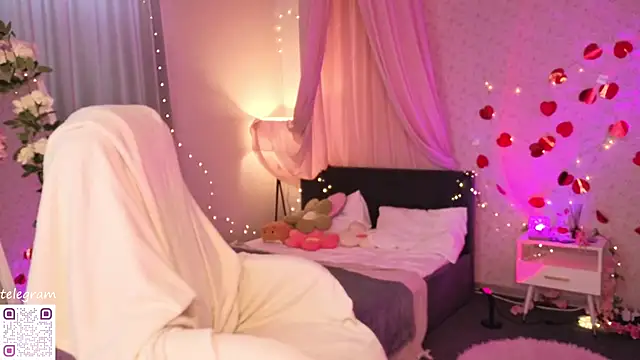 lilly Cherry  online show from 30, 5, 2026